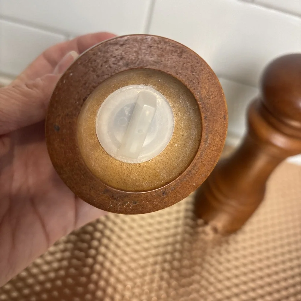 Vintage Mr. Dudley Wooden Salt Shaker & Pepper‎ Mill Grinder Set Med. Brown Wood